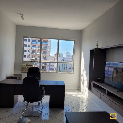 Sala com 28m², no bairro Balneário em Florianópolis
