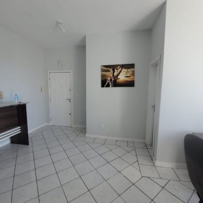 Sala com 28m², no bairro Balneário em Florianópolis