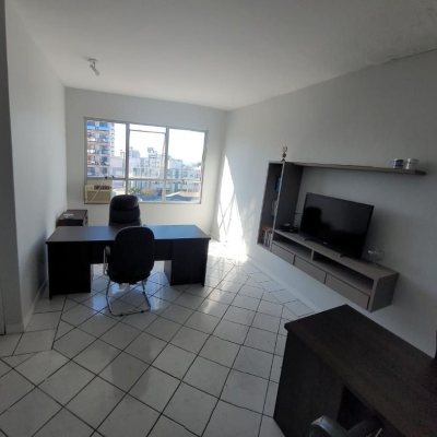 Sala com 28m², no bairro Balneário em Florianópolis