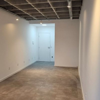 Sala com 27m², 1 garagem, no bairro Trindade em Florianópolis