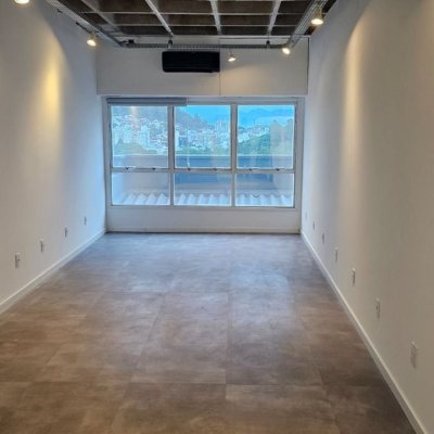 Sala com 27m², 1 garagem, no bairro Trindade em Florianópolis