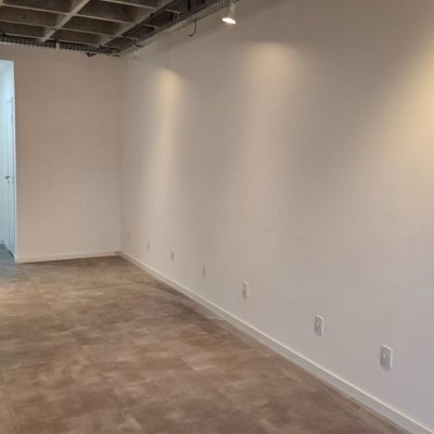 Sala com 27m², 1 garagem, no bairro Trindade em Florianópolis