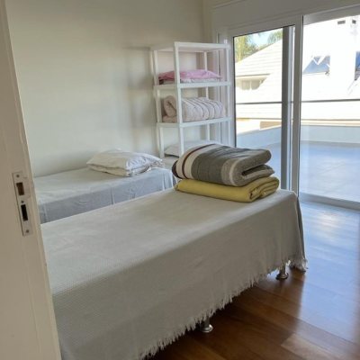 Casa em Condomínio com 330m², 4 quartos, 3 suítes, 2 garagens, no bairro Cacupé em Florianópolis