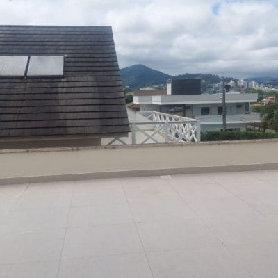 Casa em Condomínio com 330m², 4 quartos, 3 suítes, 2 garagens, no bairro Cacupé em Florianópolis