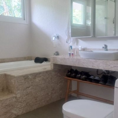 Casa em Condomínio com 330m², 4 quartos, 3 suítes, 2 garagens, no bairro Cacupé em Florianópolis