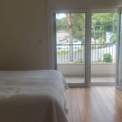 Casa em Condomínio com 330m², 4 quartos, 3 suítes, 2 garagens, no bairro Cacupé em Florianópolis