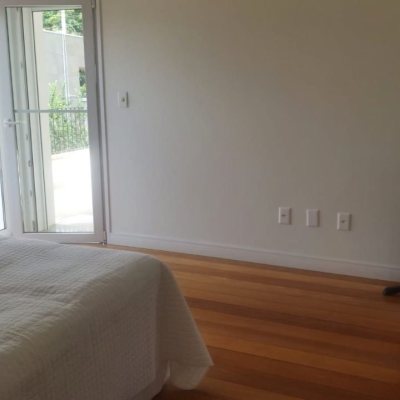 Casa em Condomínio com 330m², 4 quartos, 3 suítes, 2 garagens, no bairro Cacupé em Florianópolis