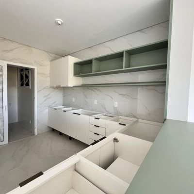 Apartamentos com 133m², 3 quartos, 3 suítes, 2 garagens, no bairro João Paulo em Florianópolis