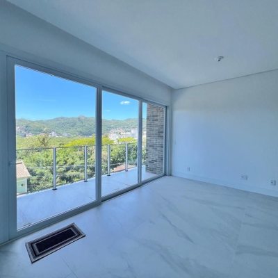 Apartamentos com 133m², 3 quartos, 3 suítes, 2 garagens, no bairro João Paulo em Florianópolis