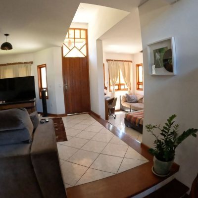 Casa em Condomínio com 230m², 3 quartos, 3 suítes, 4 garagens, no bairro Rio Tavares em Florianópolis