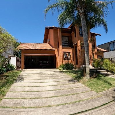 Casa em Condomínio com 230m², 3 quartos, 3 suítes, 4 garagens, no bairro Rio Tavares em Florianópolis
