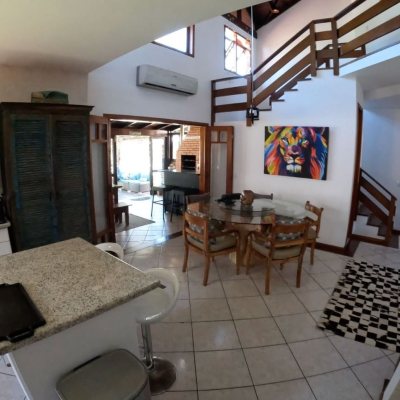 Casa em Condomínio com 230m², 3 quartos, 3 suítes, 4 garagens, no bairro Rio Tavares em Florianópolis