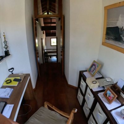 Casa em Condomínio com 230m², 3 quartos, 3 suítes, 4 garagens, no bairro Rio Tavares em Florianópolis