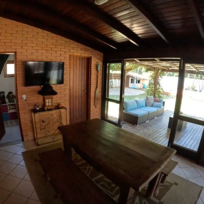 Casa em Condomínio com 230m², 3 quartos, 3 suítes, 4 garagens, no bairro Rio Tavares em Florianópolis