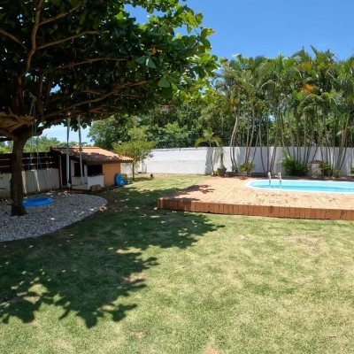 Casa em Condomínio com 230m², 3 quartos, 3 suítes, 4 garagens, no bairro Rio Tavares em Florianópolis