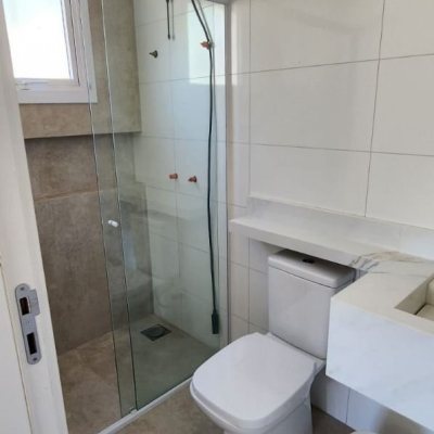 Casa em Condomínio com 200m², 4 quartos, 3 suítes, 4 garagens, no bairro Cachoeira Do Bom Jesus em Florianópolis