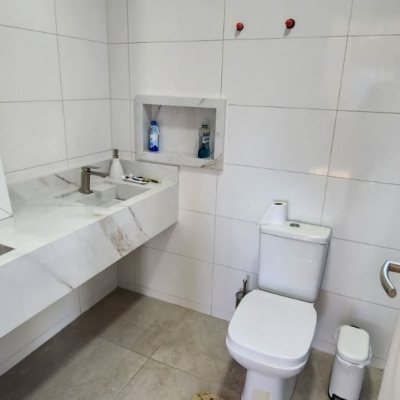 Casa em Condomínio com 200m², 4 quartos, 3 suítes, 4 garagens, no bairro Cachoeira Do Bom Jesus em Florianópolis