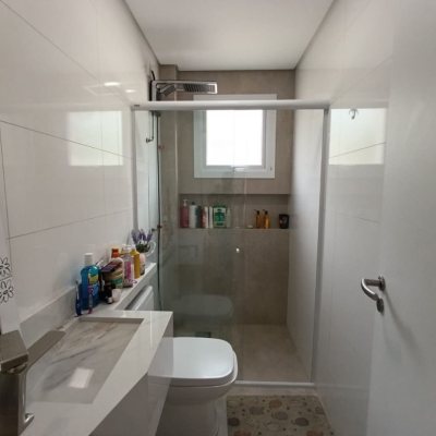 Casa em Condomínio com 200m², 4 quartos, 3 suítes, 4 garagens, no bairro Cachoeira Do Bom Jesus em Florianópolis
