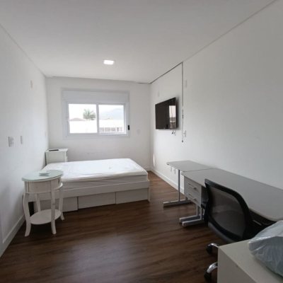 Casa em Condomínio com 200m², 4 quartos, 3 suítes, 4 garagens, no bairro Cachoeira Do Bom Jesus em Florianópolis