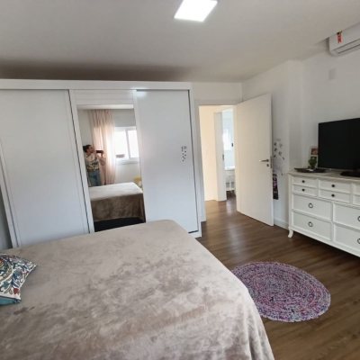 Casa em Condomínio com 200m², 4 quartos, 3 suítes, 4 garagens, no bairro Cachoeira Do Bom Jesus em Florianópolis