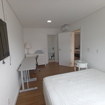 Casa em Condomínio com 200m², 4 quartos, 3 suítes, 4 garagens, no bairro Cachoeira Do Bom Jesus em Florianópolis