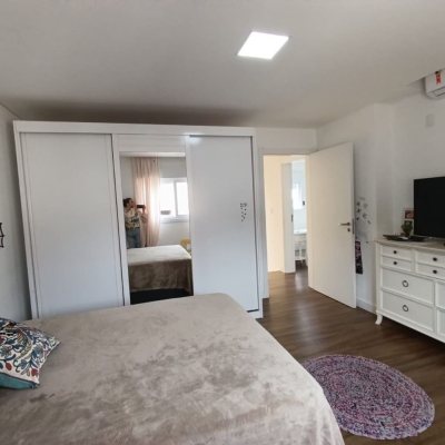 Casa em Condomínio com 200m², 4 quartos, 3 suítes, 4 garagens, no bairro Cachoeira Do Bom Jesus em Florianópolis