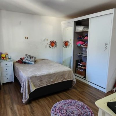 Casa em Condomínio com 200m², 4 quartos, 3 suítes, 4 garagens, no bairro Cachoeira Do Bom Jesus em Florianópolis