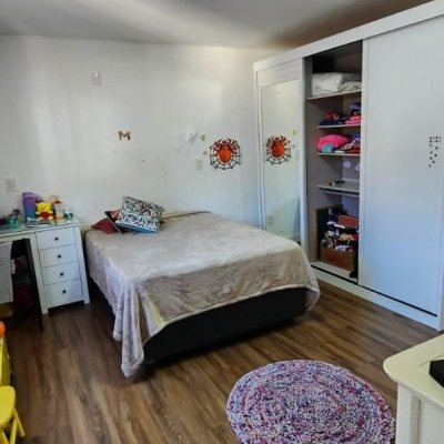 Casa em Condomínio com 200m², 4 quartos, 3 suítes, 4 garagens, no bairro Cachoeira Do Bom Jesus em Florianópolis