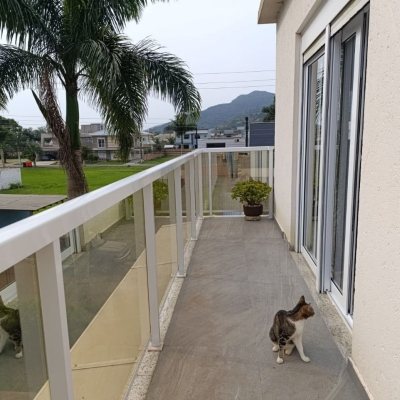 Casa em Condomínio com 200m², 4 quartos, 3 suítes, 4 garagens, no bairro Cachoeira Do Bom Jesus em Florianópolis