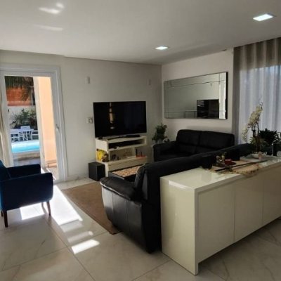 Casa em Condomínio com 200m², 4 quartos, 3 suítes, 4 garagens, no bairro Cachoeira Do Bom Jesus em Florianópolis