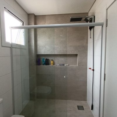 Casa em Condomínio com 200m², 4 quartos, 3 suítes, 4 garagens, no bairro Cachoeira Do Bom Jesus em Florianópolis