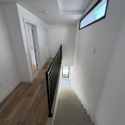 Casa em Condomínio com 242m², 3 quartos, 3 suítes, 2 garagens, no bairro Cacupé em Florianópolis