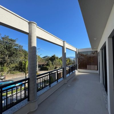 Casa em Condomínio com 242m², 3 quartos, 3 suítes, 2 garagens, no bairro Cacupé em Florianópolis