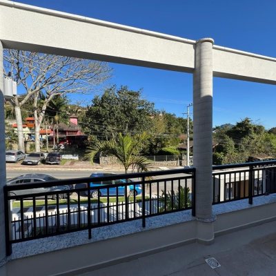 Casa em Condomínio com 242m², 3 quartos, 3 suítes, 2 garagens, no bairro Cacupé em Florianópolis