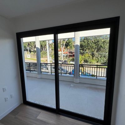 Casa em Condomínio com 242m², 3 quartos, 3 suítes, 2 garagens, no bairro Cacupé em Florianópolis