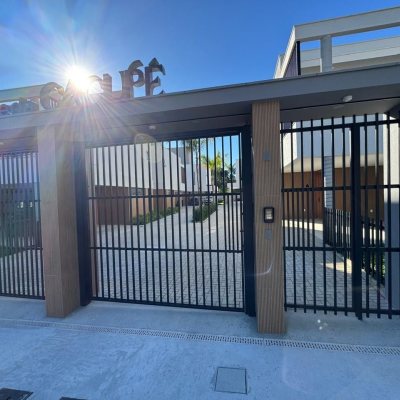 Casa em Condomínio com 242m², 3 quartos, 3 suítes, 2 garagens, no bairro Cacupé em Florianópolis