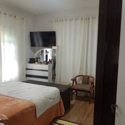 Casa Residencial com 357m², no bairro Sambaqui em Florianópolis