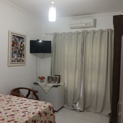 Casa Residencial com 357m², no bairro Sambaqui em Florianópolis