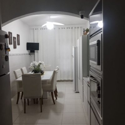 Casa Residencial com 357m², no bairro Sambaqui em Florianópolis