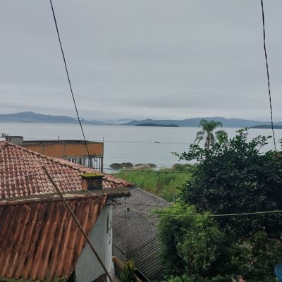 Casa Residencial com 357m², no bairro Sambaqui em Florianópolis