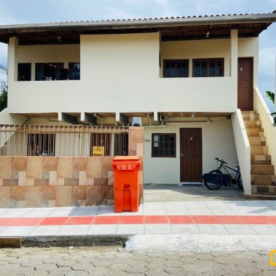 Pousada com 266m², 8 quartos, 1 garagem, no bairro Tapera da Base em Florianópolis