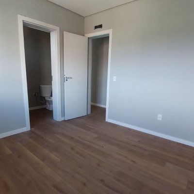 Casa Residencial com 122m², 3 quartos, 3 suítes, 2 garagens, no bairro Campeche em Florianópolis