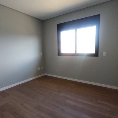 Casa Residencial com 122m², 3 quartos, 3 suítes, 2 garagens, no bairro Campeche em Florianópolis