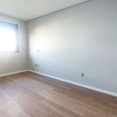 Casa Residencial com 122m², 3 quartos, 3 suítes, 2 garagens, no bairro Campeche em Florianópolis