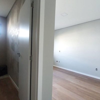 Casa Residencial com 122m², 3 quartos, 3 suítes, 2 garagens, no bairro Campeche em Florianópolis