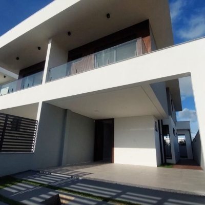 Casa Residencial com 122m², 3 quartos, 3 suítes, 2 garagens, no bairro Campeche em Florianópolis