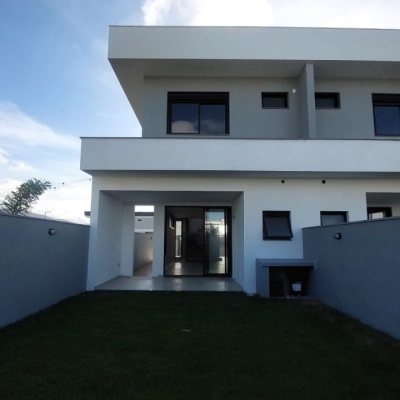 Casa Residencial com 122m², 3 quartos, 3 suítes, 2 garagens, no bairro Campeche em Florianópolis