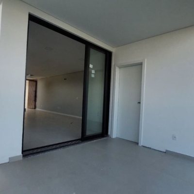 Casa Residencial com 122m², 3 quartos, 3 suítes, 2 garagens, no bairro Campeche em Florianópolis