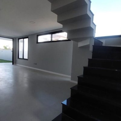 Casa Residencial com 122m², 3 quartos, 3 suítes, 2 garagens, no bairro Campeche em Florianópolis
