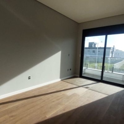 Casa Residencial com 122m², 3 quartos, 3 suítes, 2 garagens, no bairro Campeche em Florianópolis